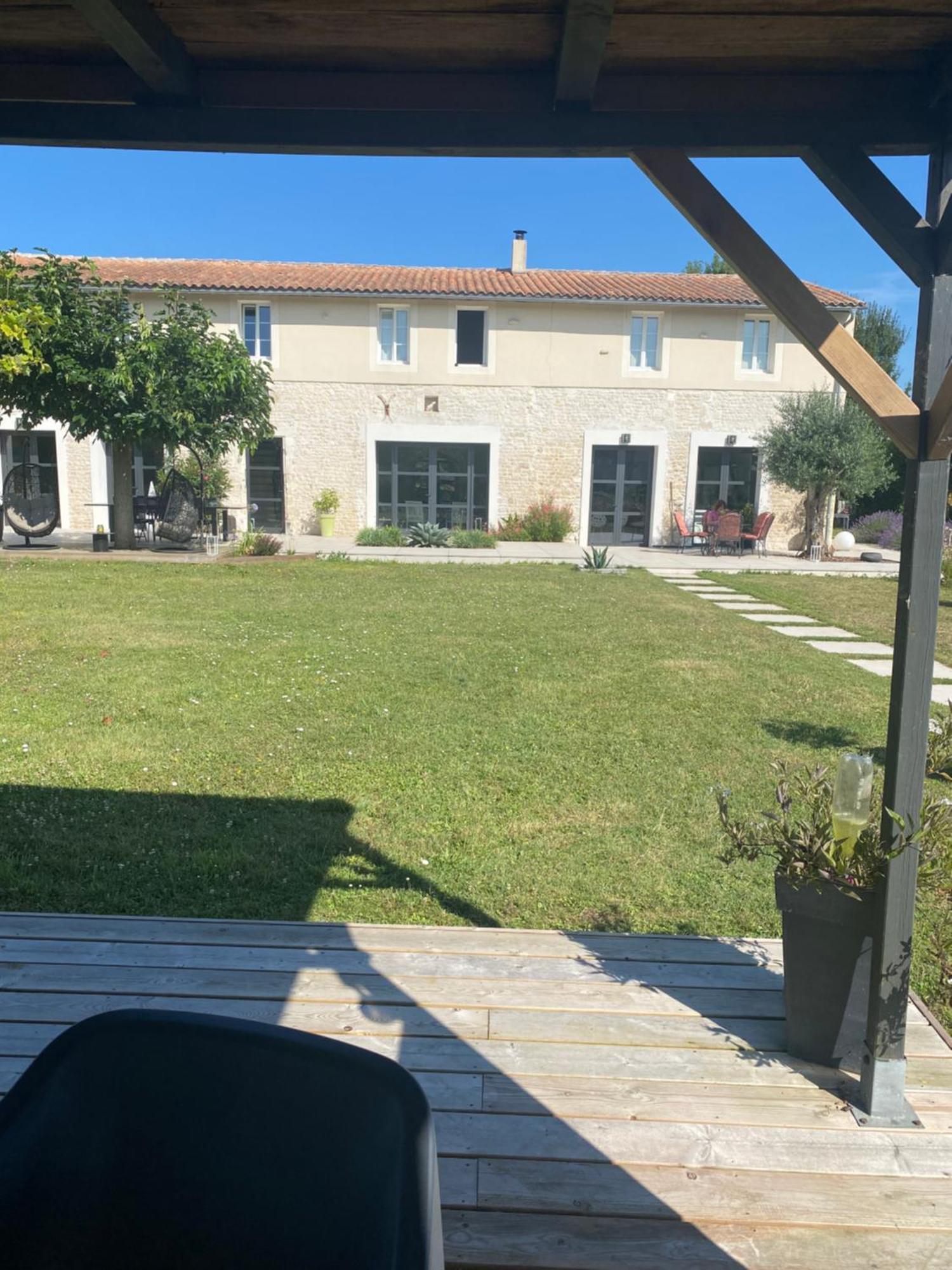 La Chaumeauniere Bed & Breakfast Aigrefeuille-dʼAunis Exterior foto