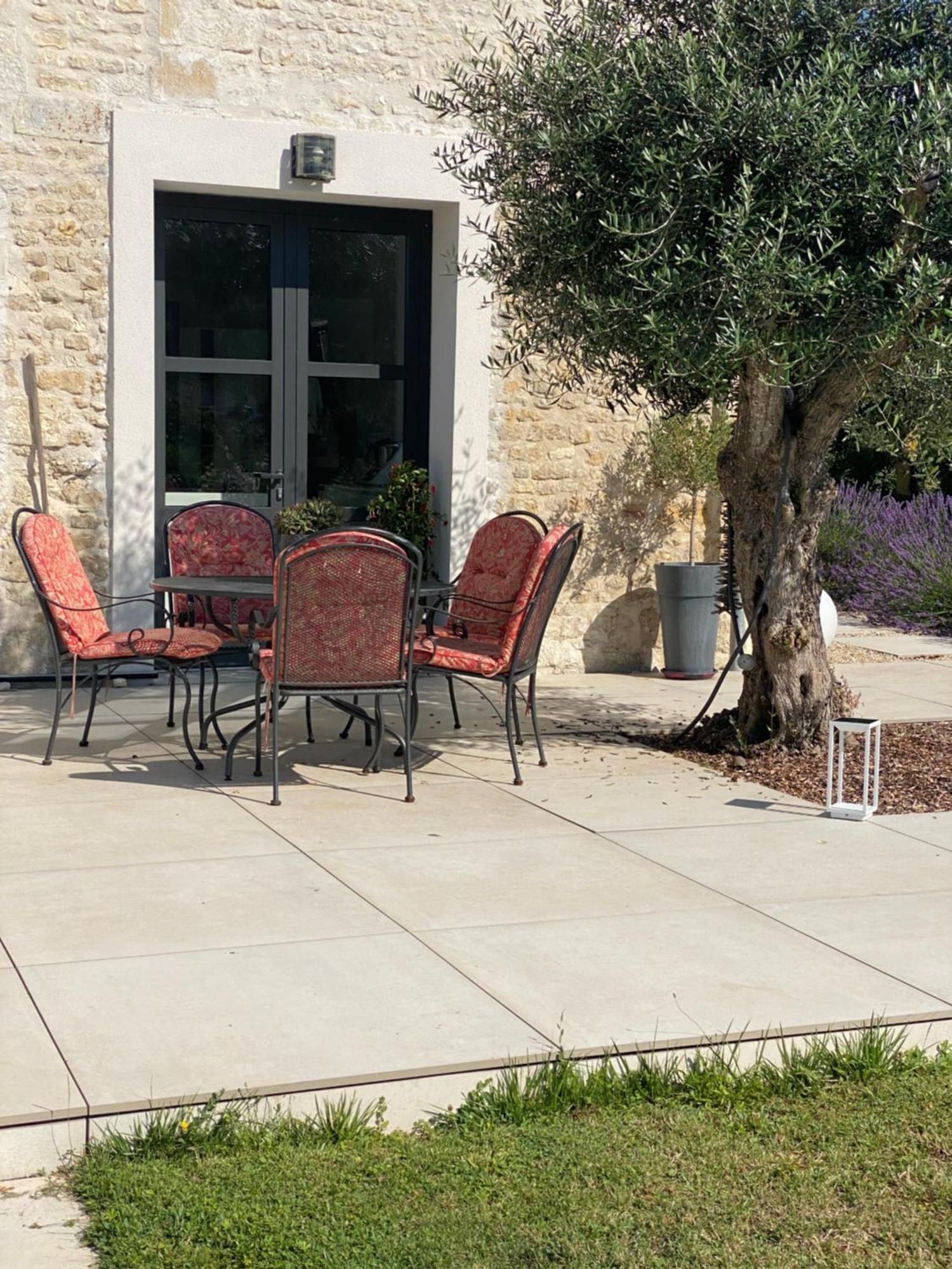 La Chaumeauniere Bed & Breakfast Aigrefeuille-dʼAunis Exterior foto