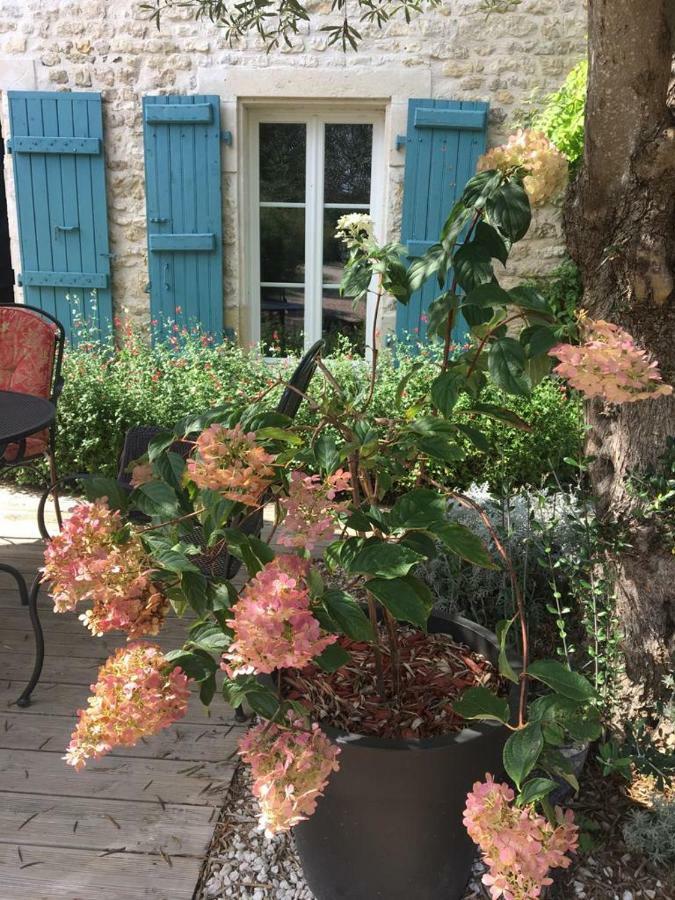 La Chaumeauniere Bed & Breakfast Aigrefeuille-dʼAunis Exterior foto