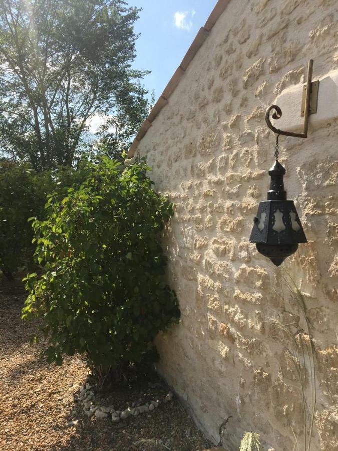 La Chaumeauniere Bed & Breakfast Aigrefeuille-dʼAunis Exterior foto